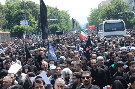 حضور مردم تهران در تشییع شهدای خدمت